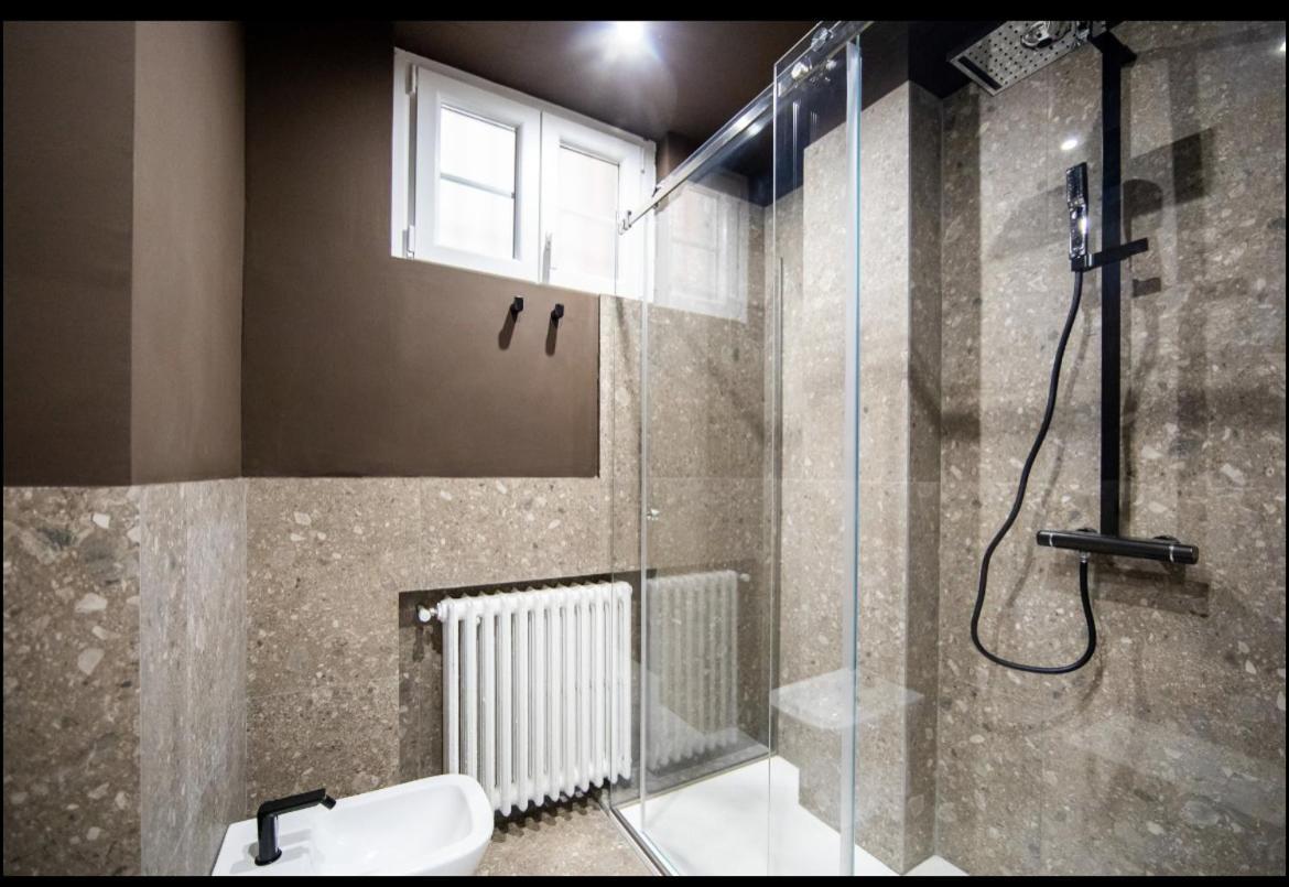 New Amazing Bilo Apartment In The Heart Of Milan From Moscova Suites Apartments Group Bagian luar foto
